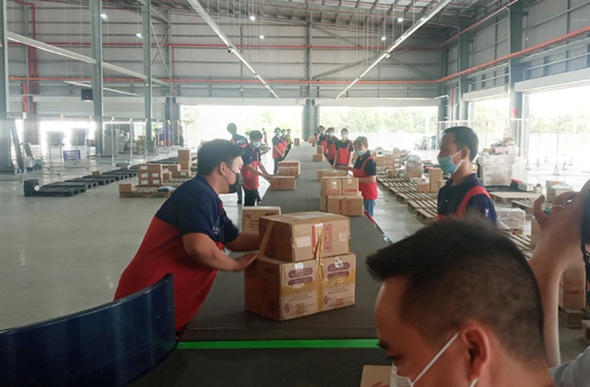 Logistics chưa theo kịp thương mại điện tử