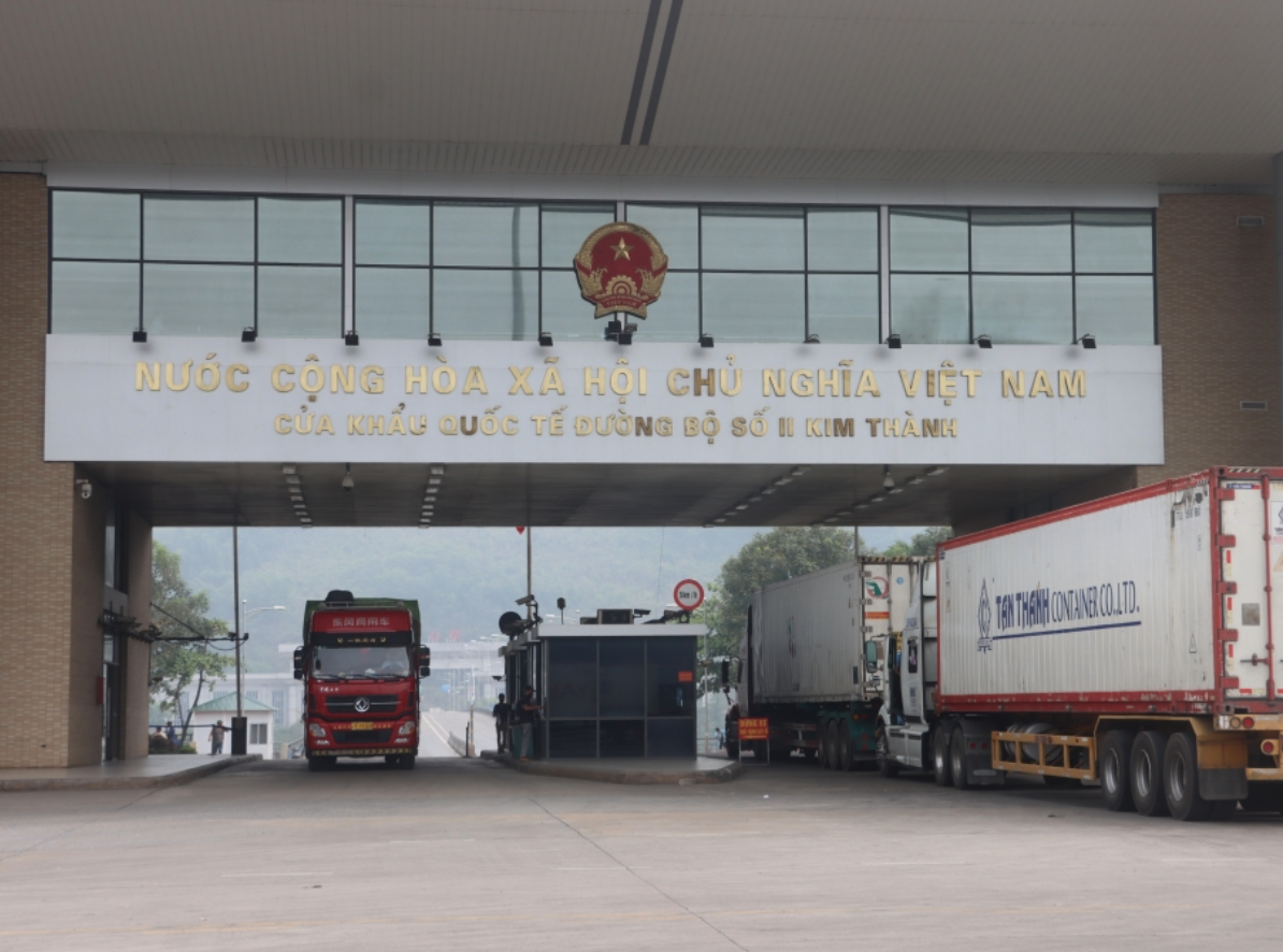Chính phủ chỉ đạo, yêu cầu Hải Quan nhanh chóng xử lý ùn tắc hàng hóa ở cửa khẩu biên giới