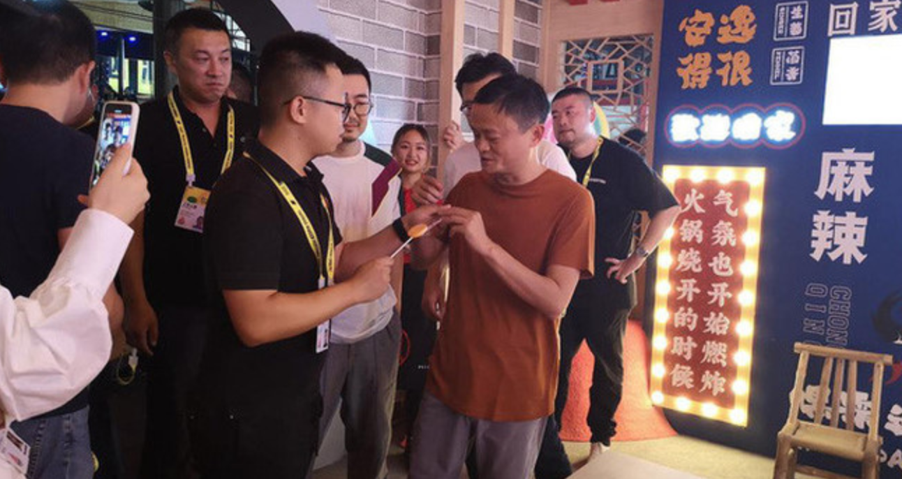 Được Jack Ma nếm thử, kẹo mút vị nước lẩu Trùng Khánh được săn đón bất ngờ