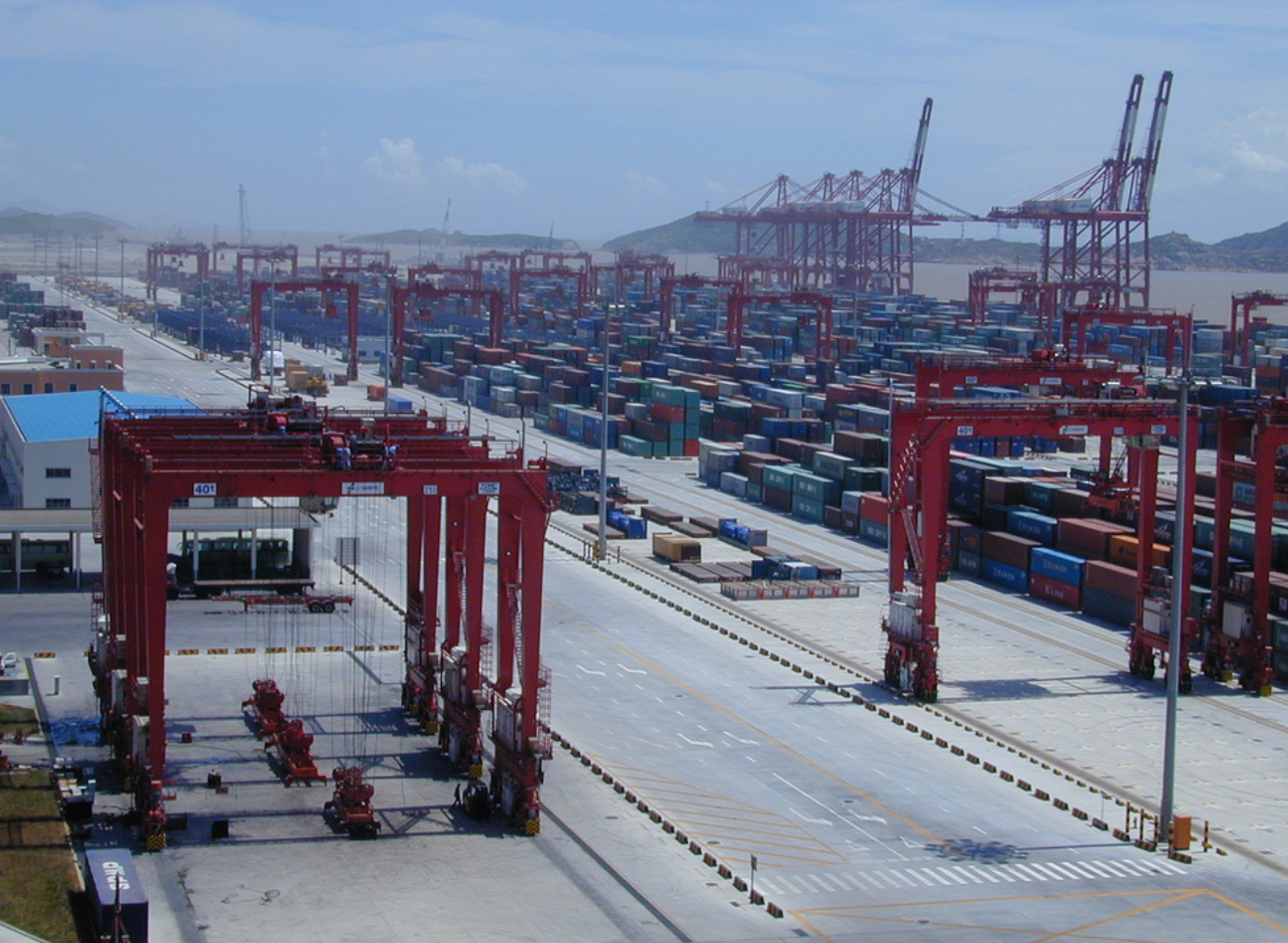 Trung Quốc gia hạn phong tỏa các thành phố lớn… hoạt động của cảng Thượng Hải bị ảnh hưởng nặng nề