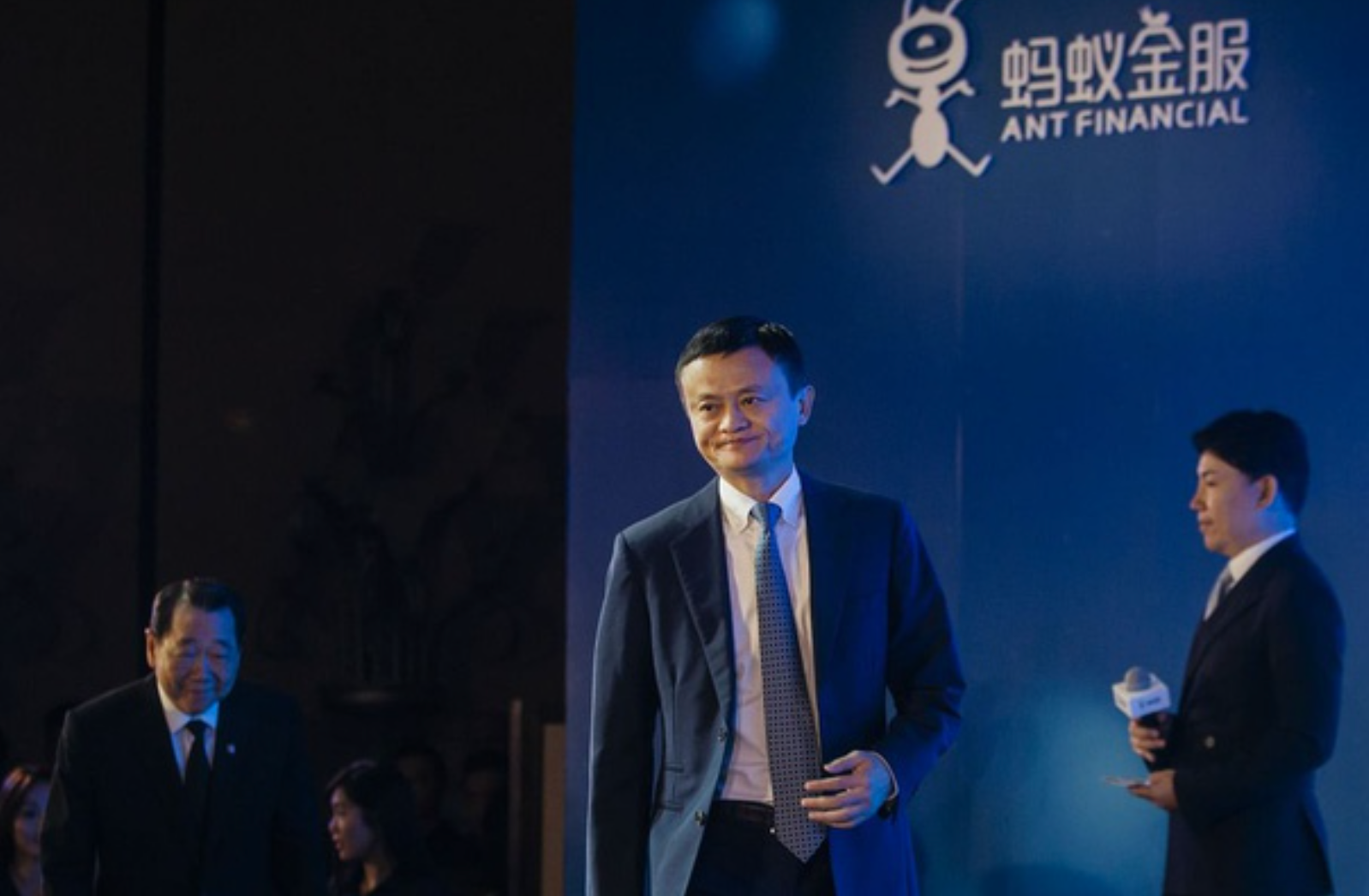 Jack Ma tái xuất nhưng Alibaba chưa qua cơn nguy khốn