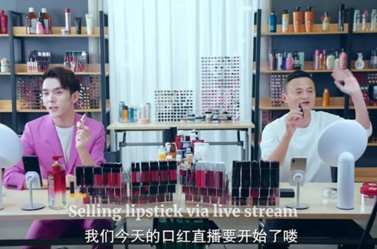 Chủ tịch tập đoàn Alibaba Jack Ma cũng livestream bán hàng online giữa mùa dịch